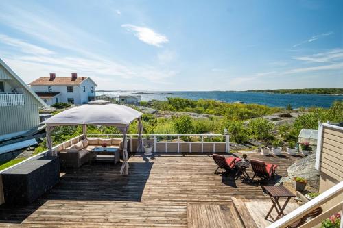 Large and cozy accommodation on Donsö with ocean view