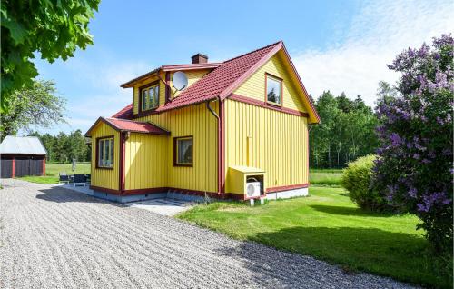 Cozy Home In Vnersborg With Wifi