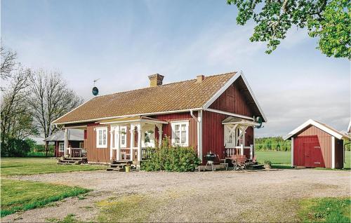 2 Bedroom Cozy Home In Lyrestad